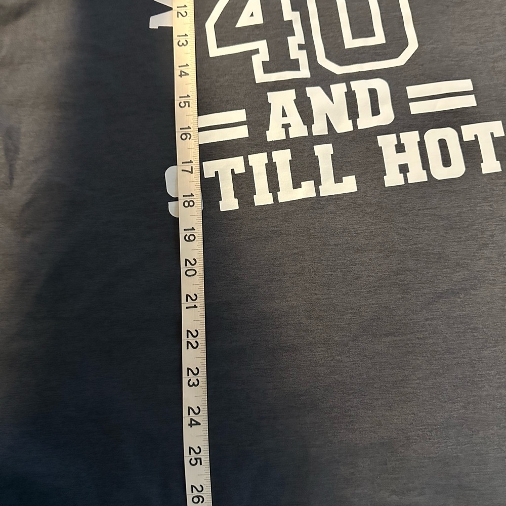Source Unknown Gray Graphic Women's Tee - Picture 2 of 3